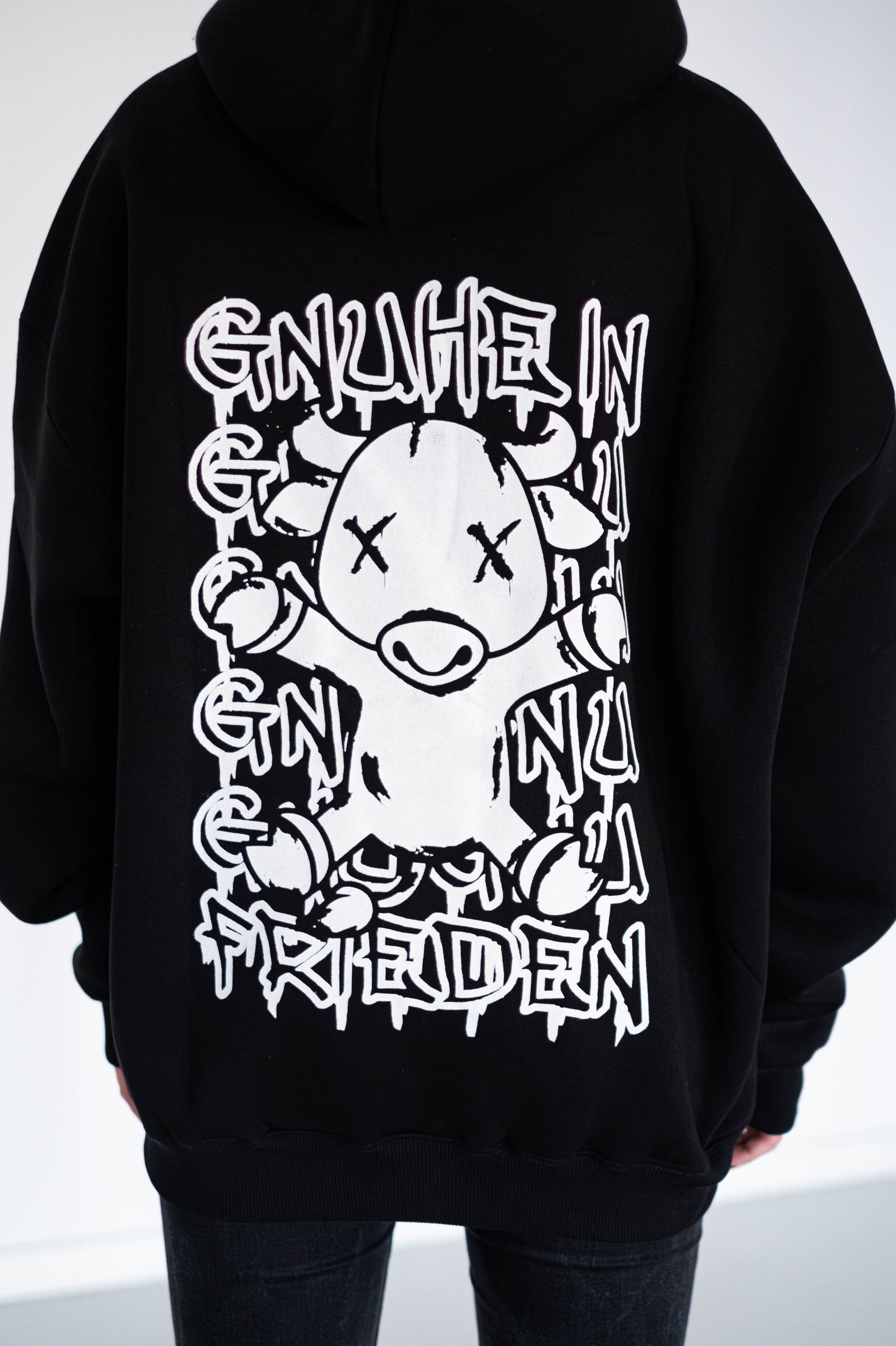 Oversized Hoodie – Gnuhe in Frieden